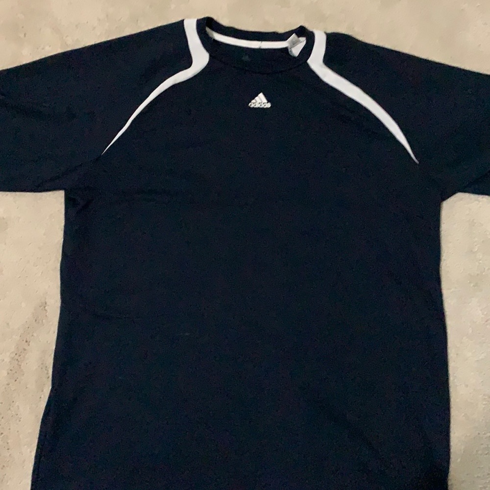 Men’s Adidas tennis t-shirt.